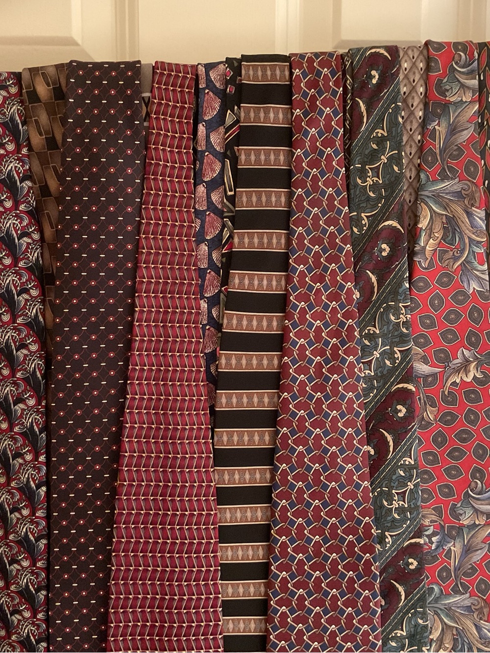 Mixed LOT of 35 Neck Ties Various Brands & Designs - Picture 4 of 5